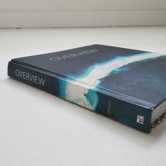 Overview hardcover drone/satellite photo book - Picture 2 of 8